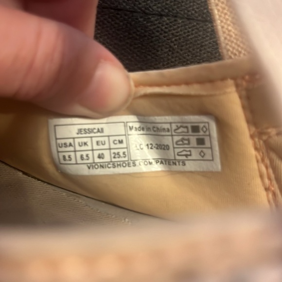 Vionic peach/light pink shoes - Picture 3 of 4